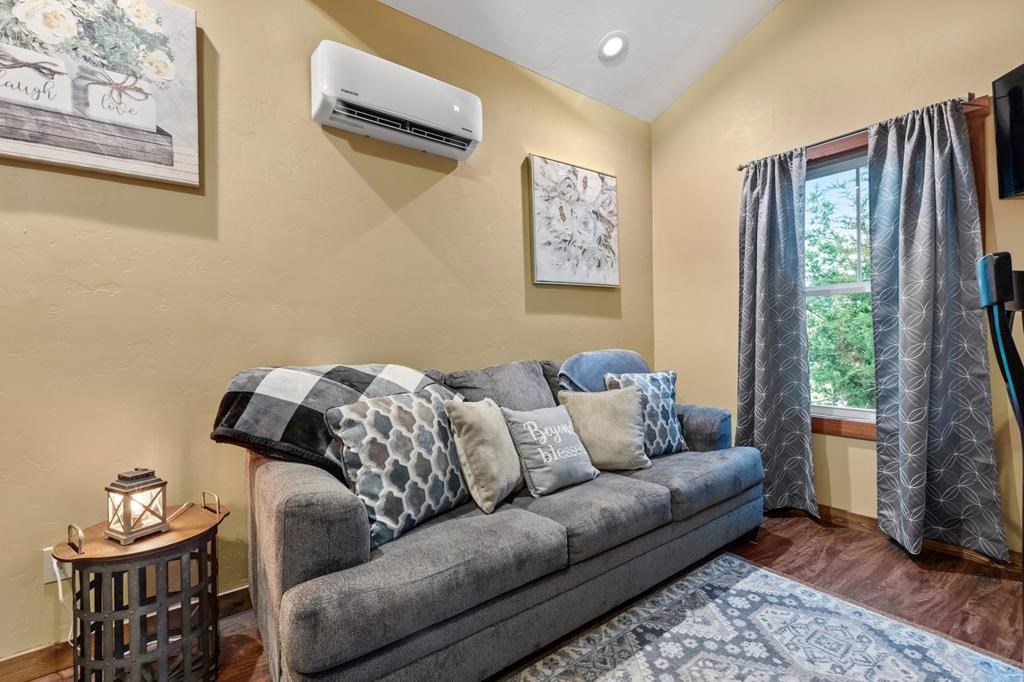 74 Friedrich Cemetery Rd