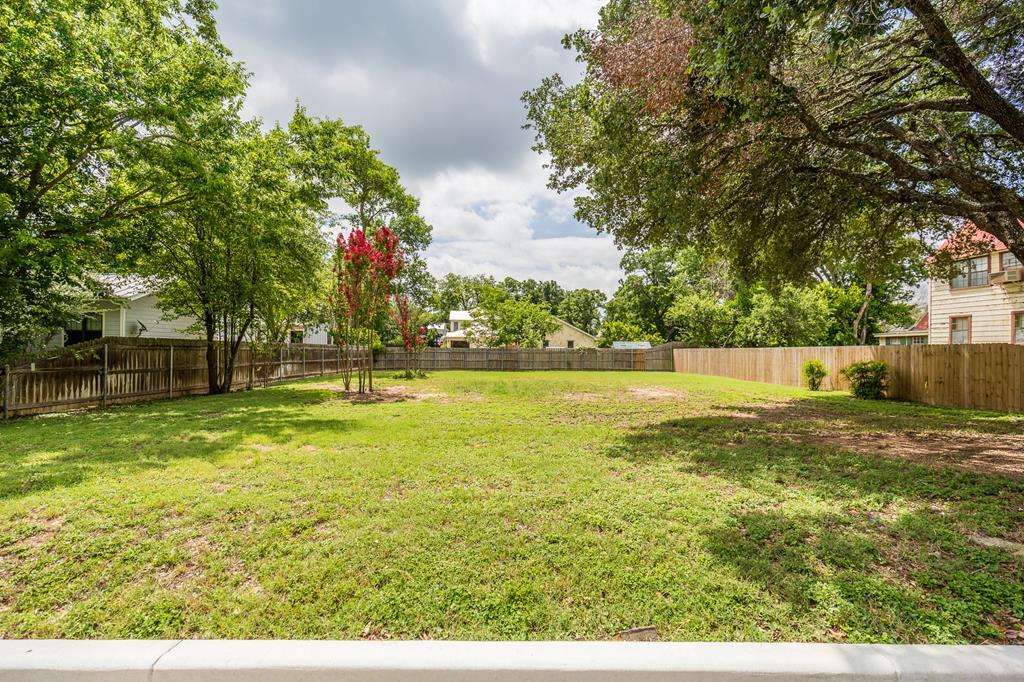 207 N Acorn St Unit: 7-pt