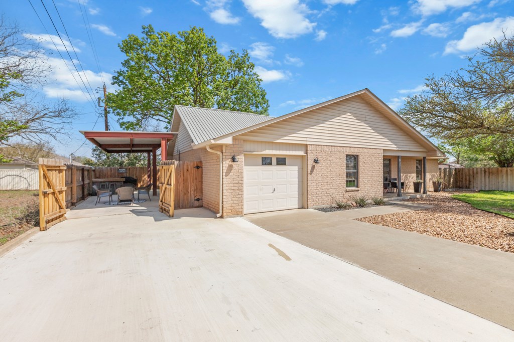 116 Henrietta Court