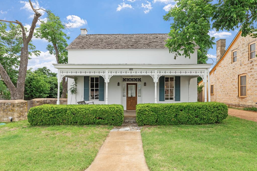 209 W San Antonio St