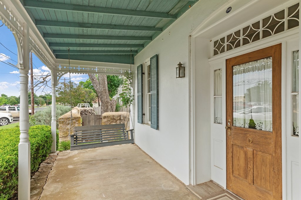 209 W San Antonio St