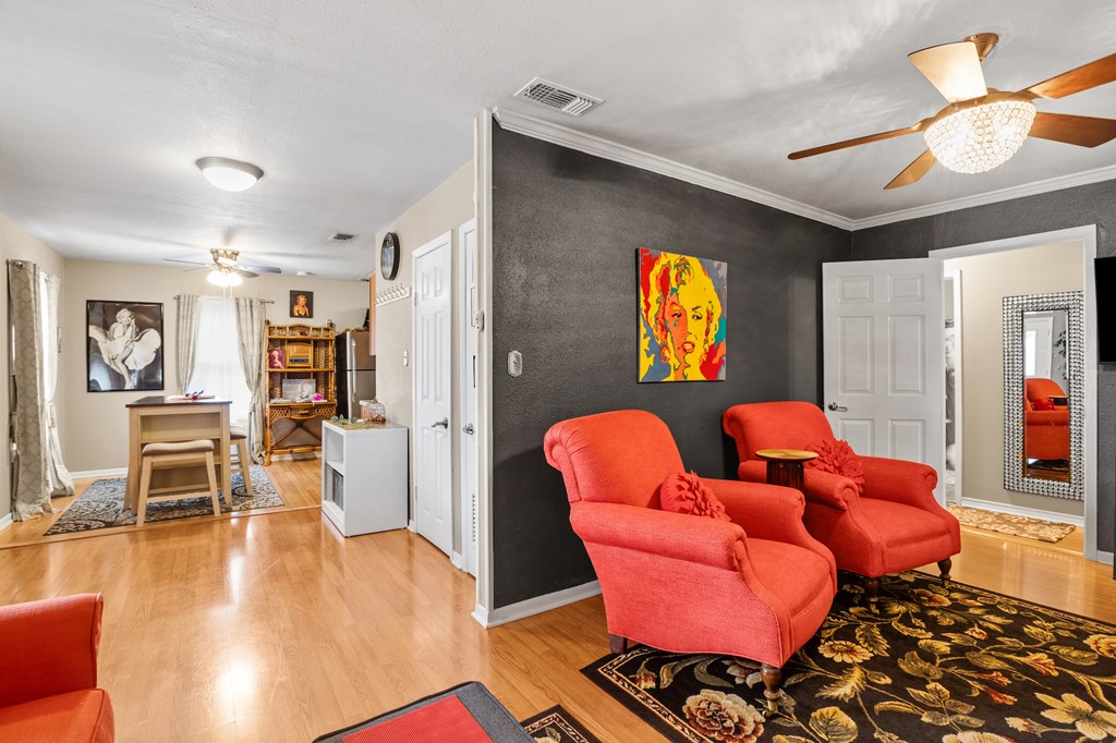 812 W Austin St