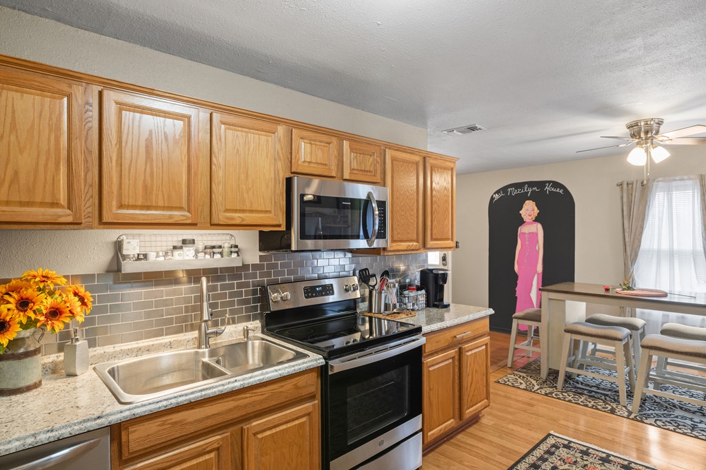 812 W Austin St