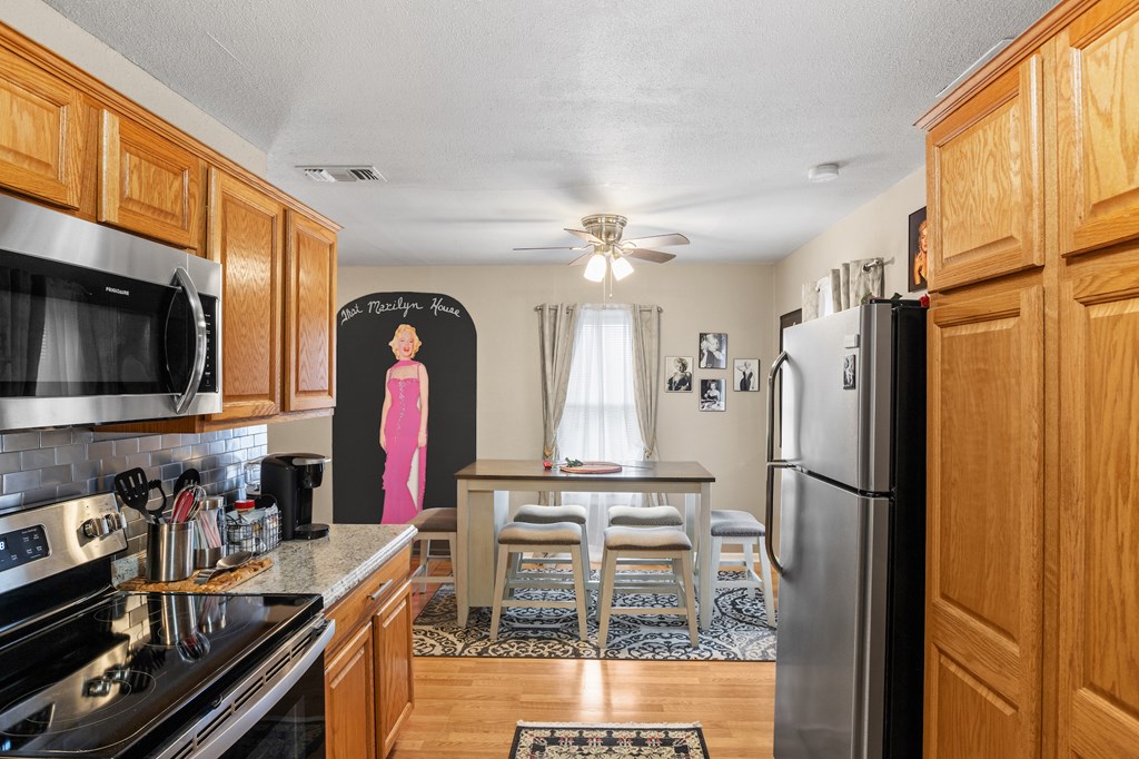 812 W Austin St