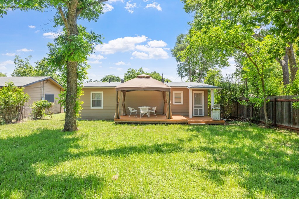 812 W Austin St