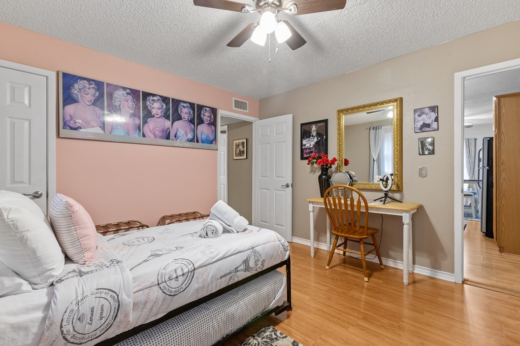 812 W Austin St