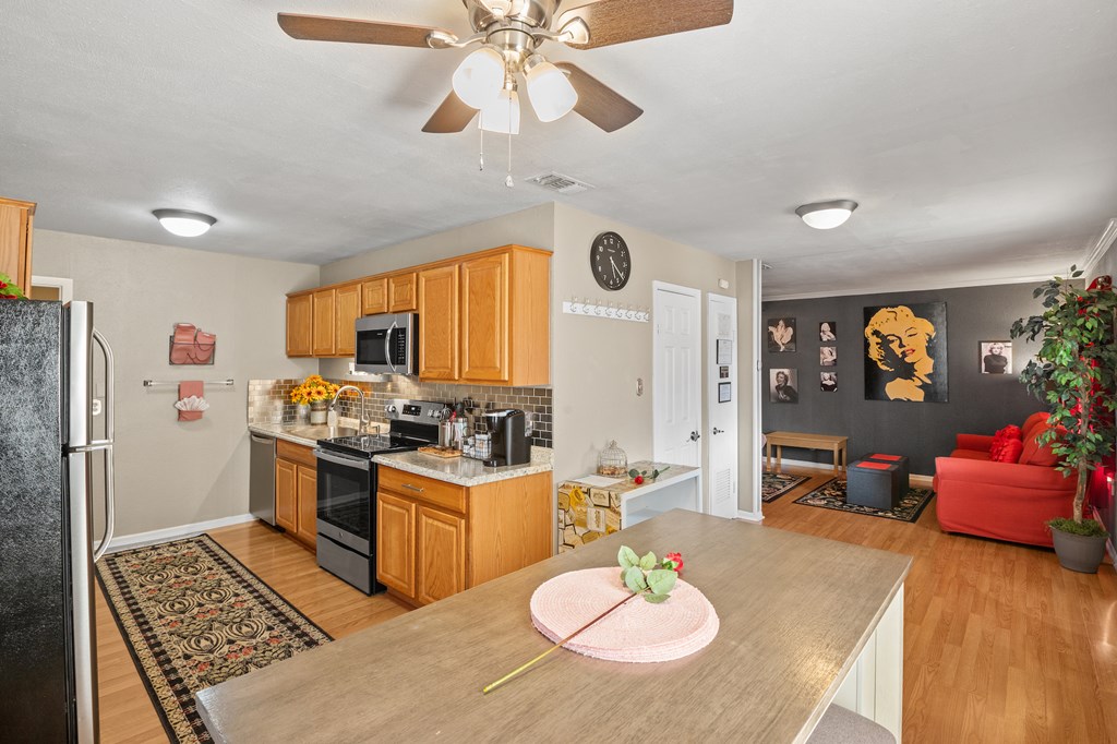 812 W Austin St