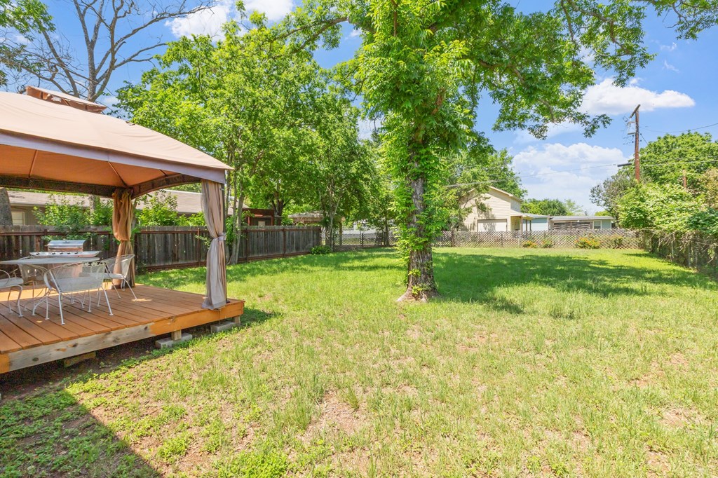 812 W Austin St