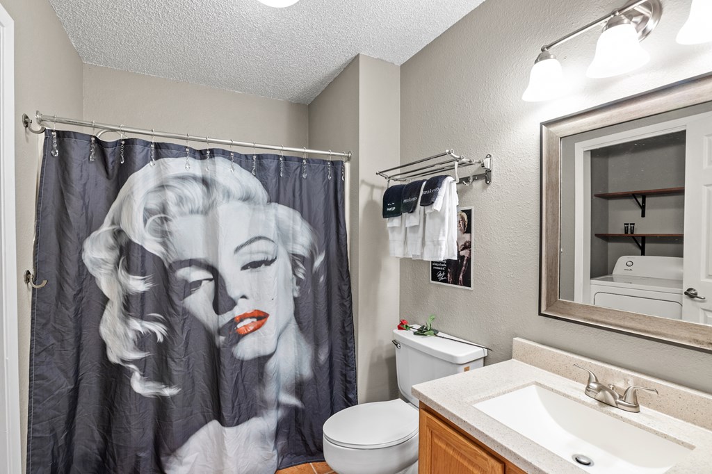 812 W Austin St