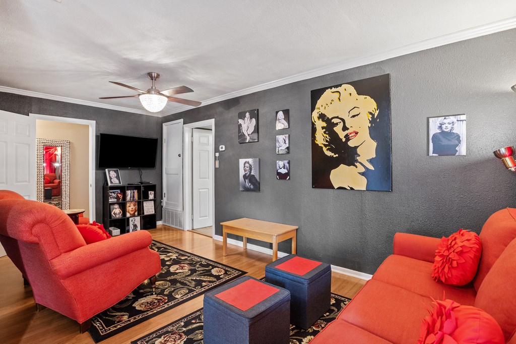 812 W Austin St