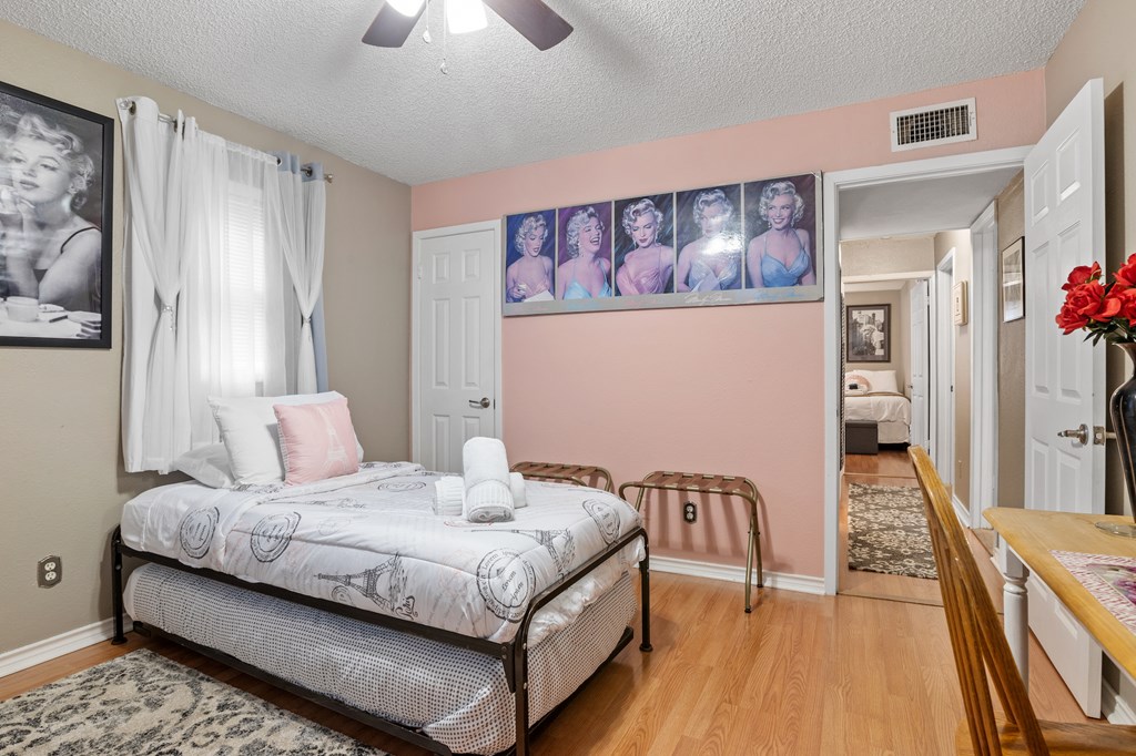 812 W Austin St