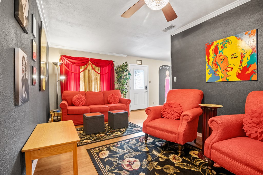 812 W Austin St