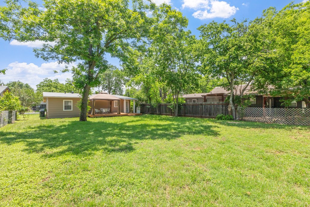 812 W Austin St