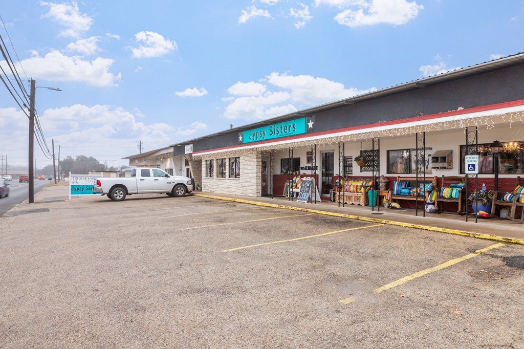 905 E Main St