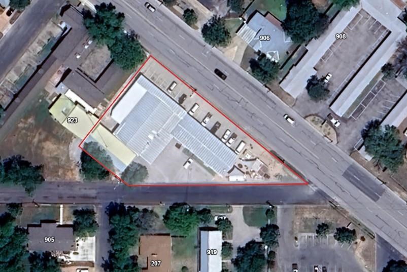 905 E Main St