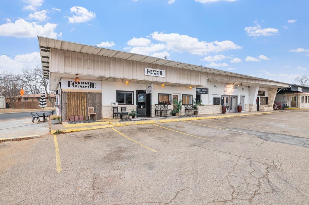 905 E Main St