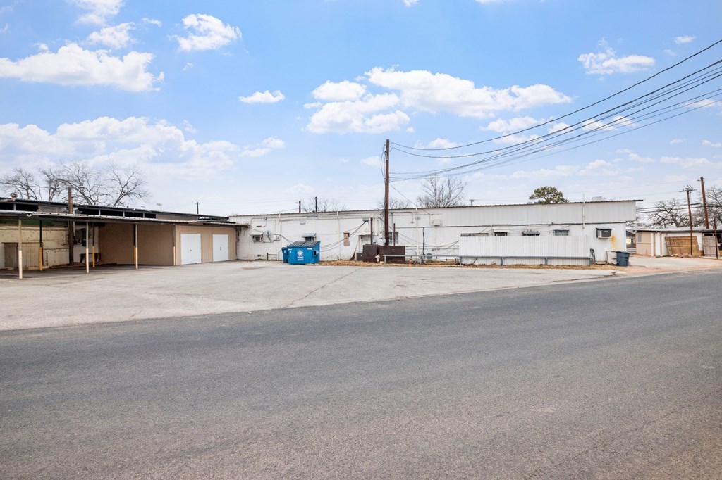 905 E Main St