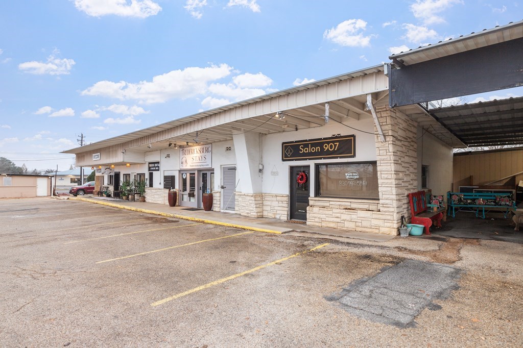 905 E Main St