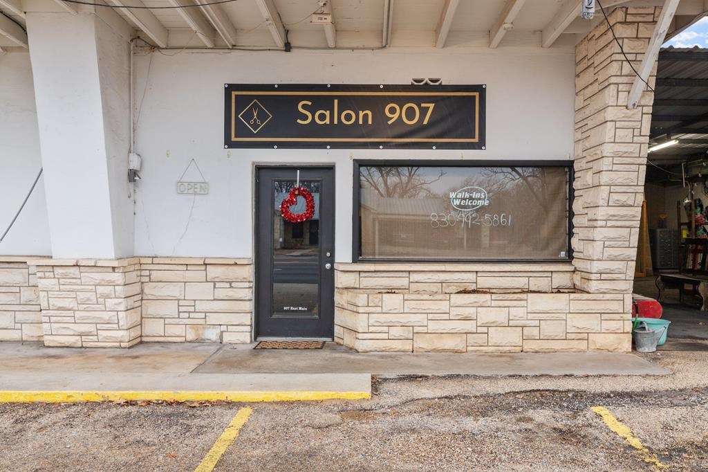905 E Main St