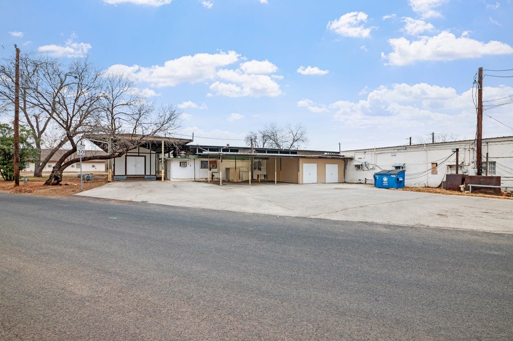 905 E Main St