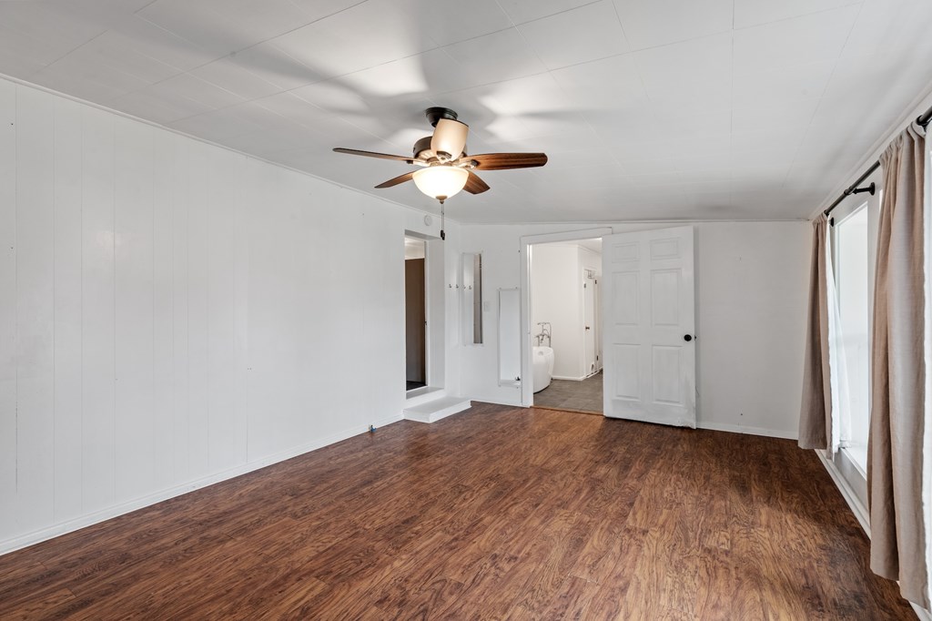 511 S Live Oak St