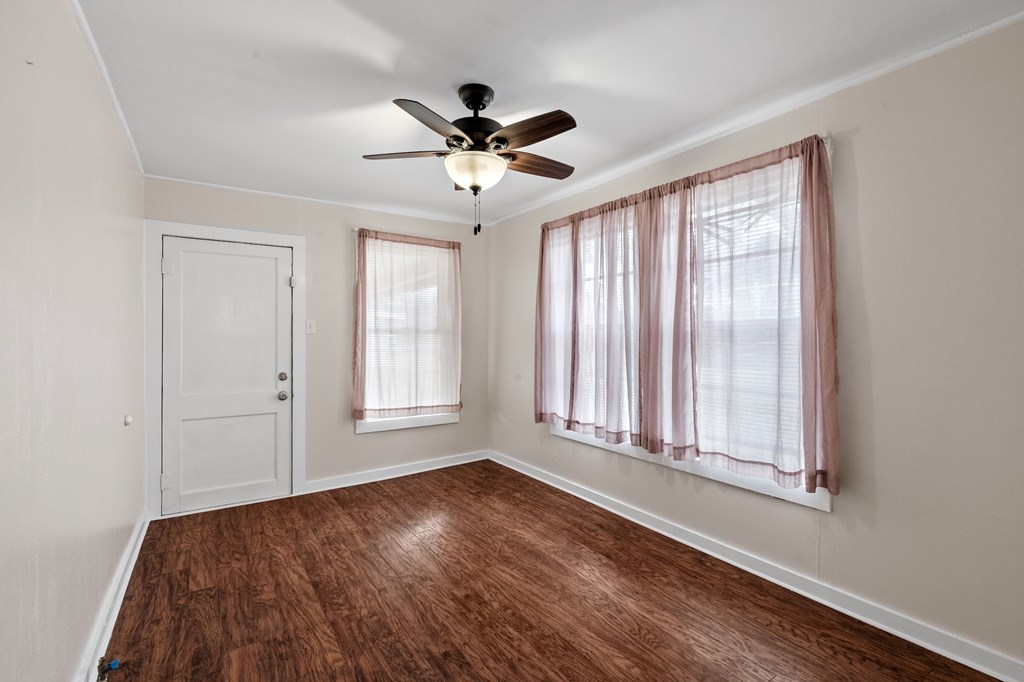 511 S Live Oak St