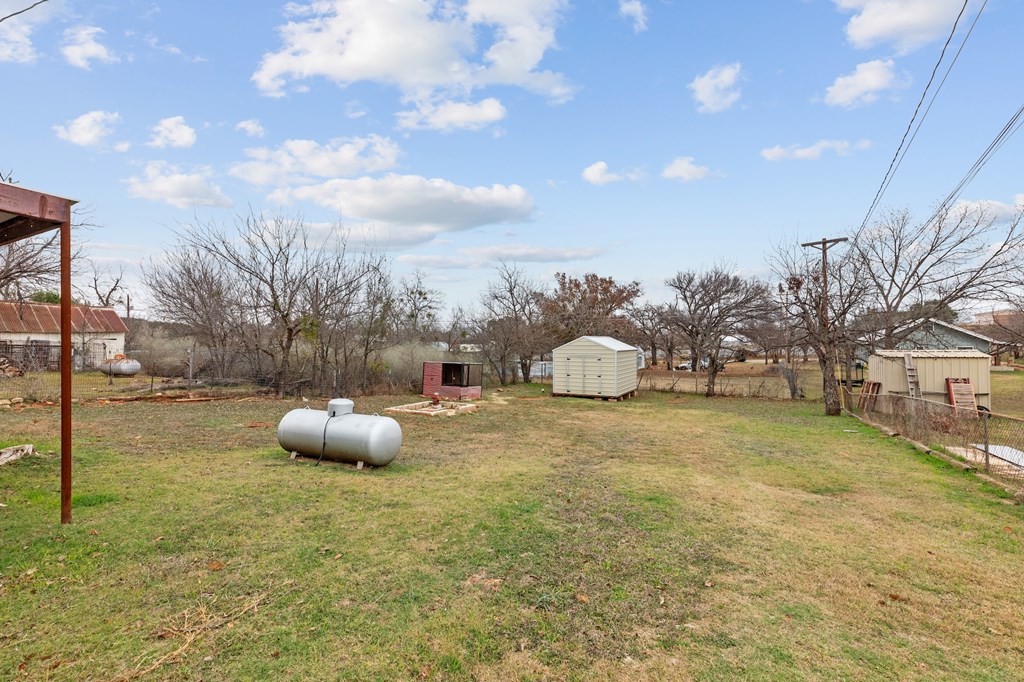 511 S Live Oak St