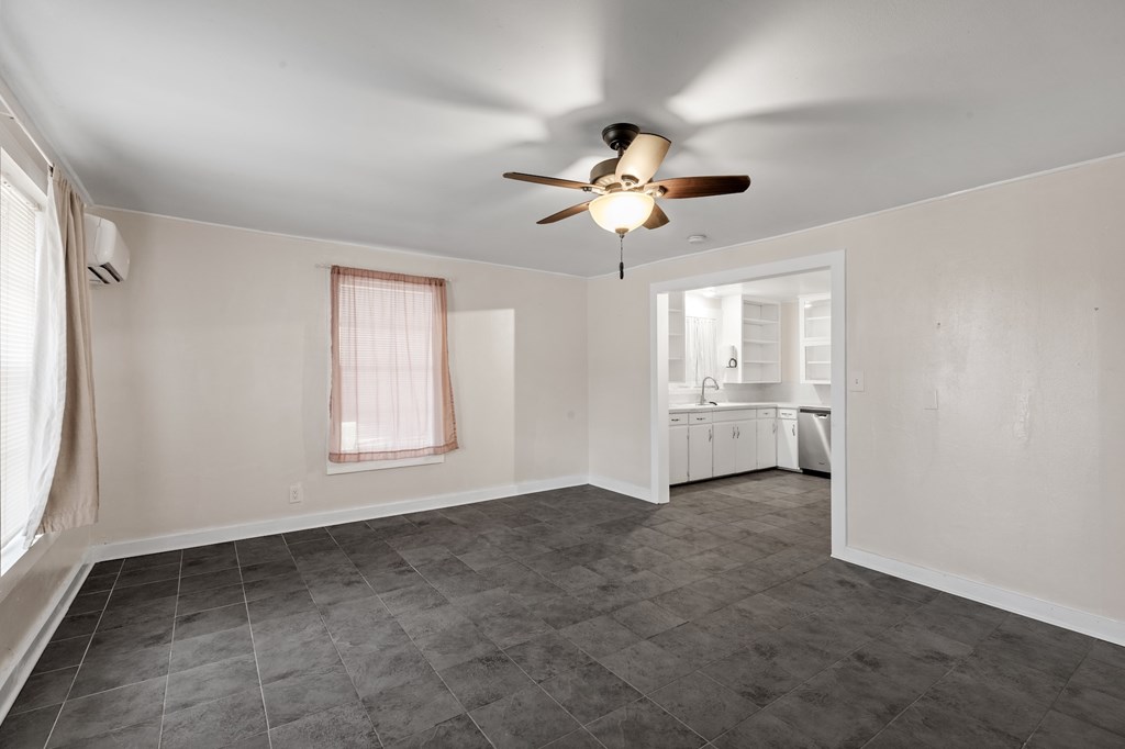 511 S Live Oak St