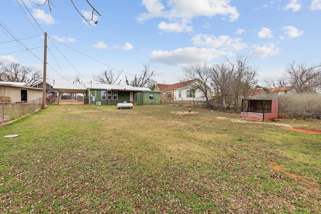 511 S Live Oak St