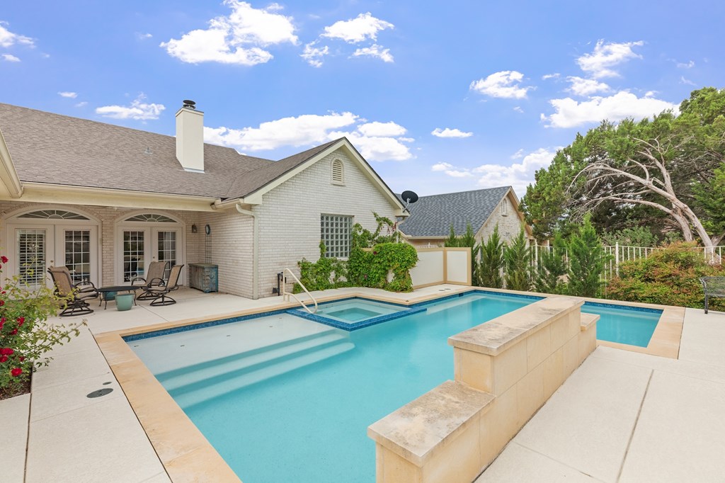 2208 Amberstone