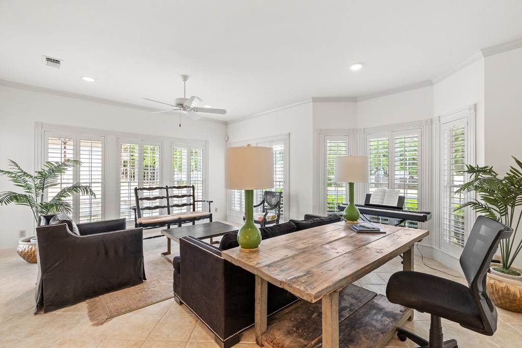 2208 Amberstone