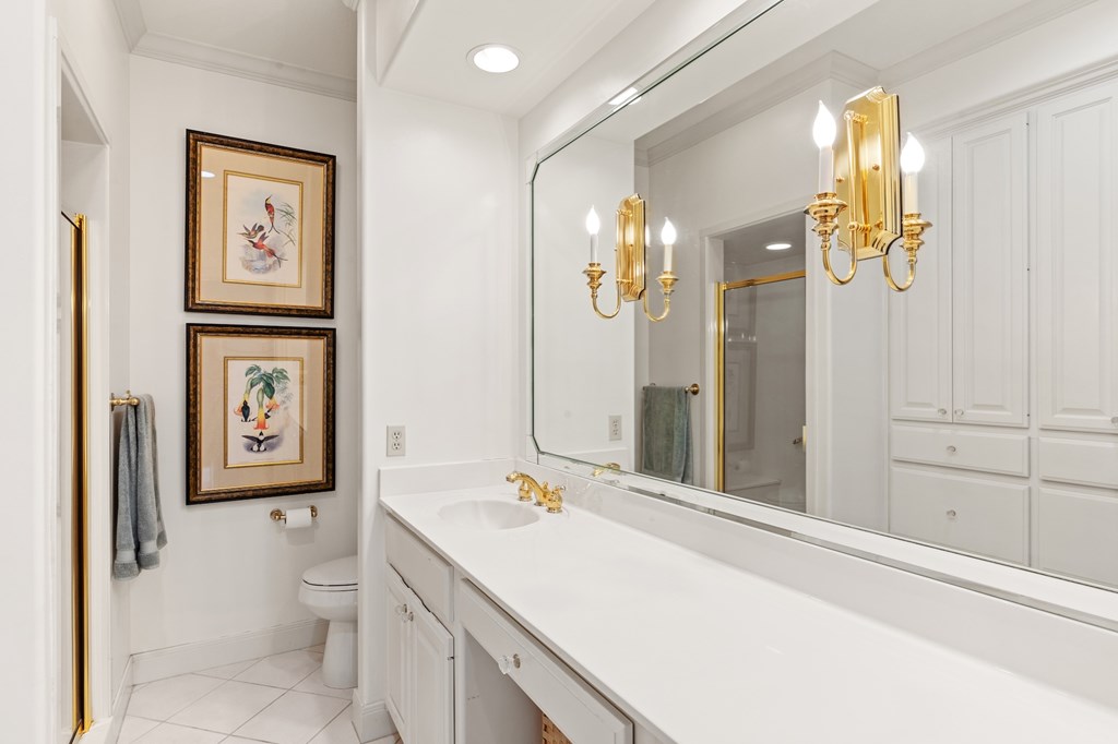 2208 Amberstone