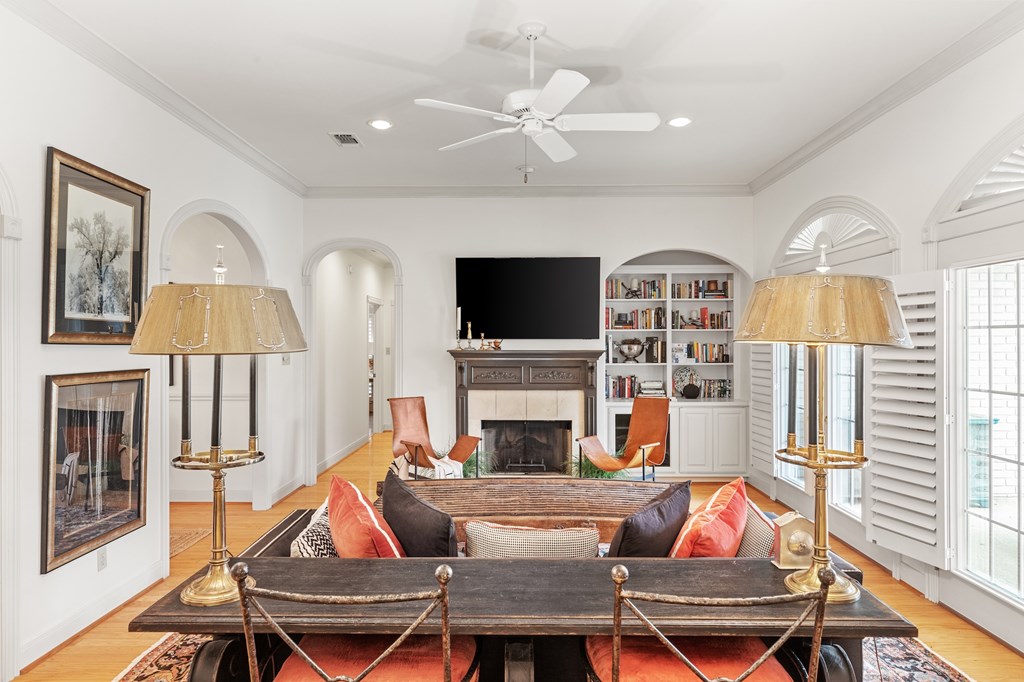 2208 Amberstone