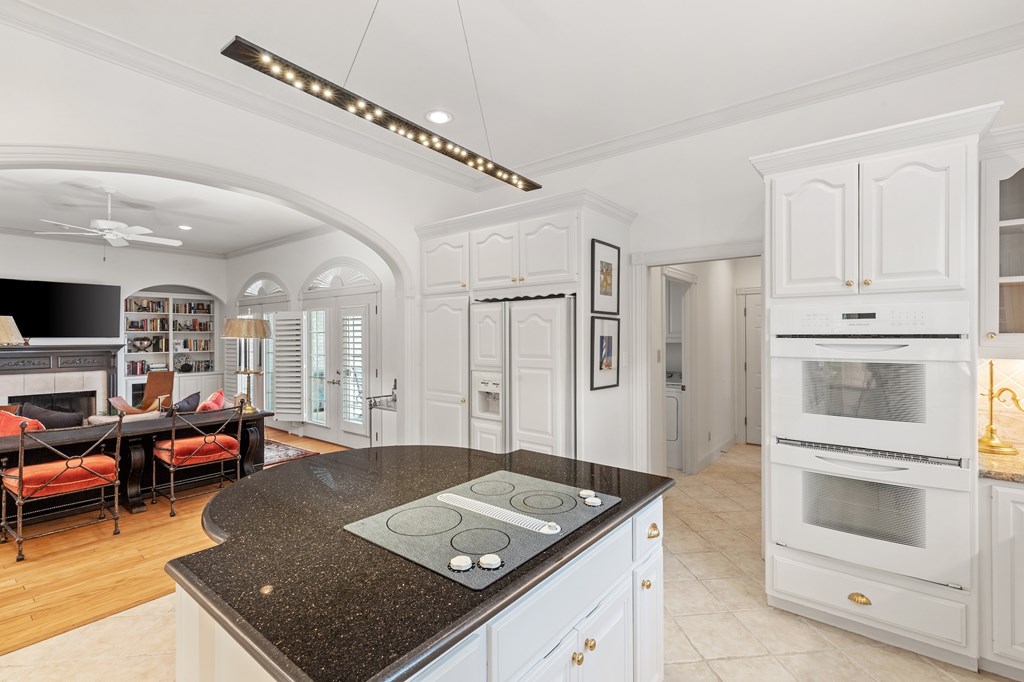 2208 Amberstone