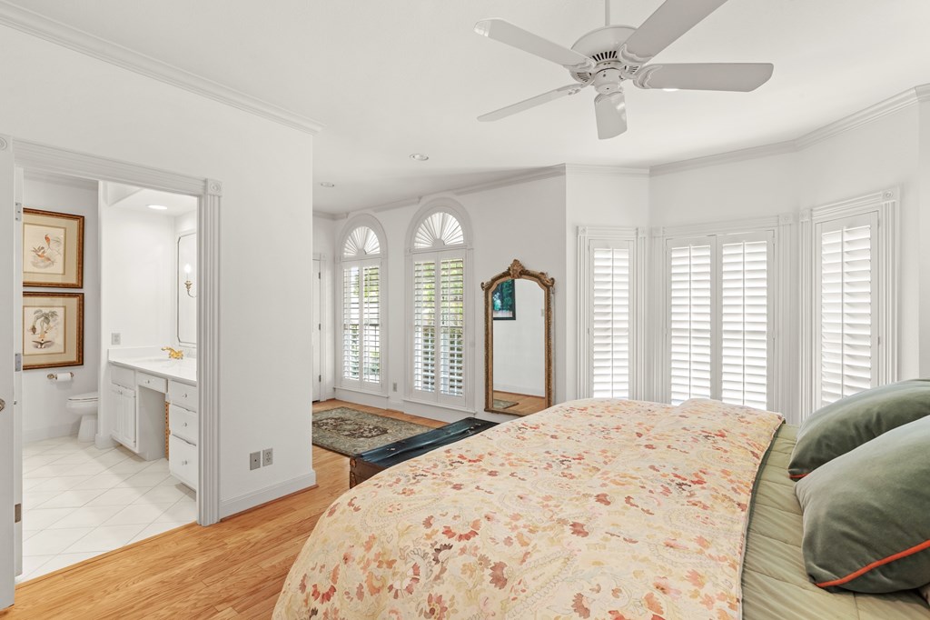 2208 Amberstone