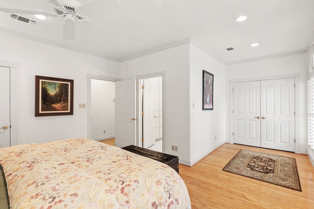 2208 Amberstone