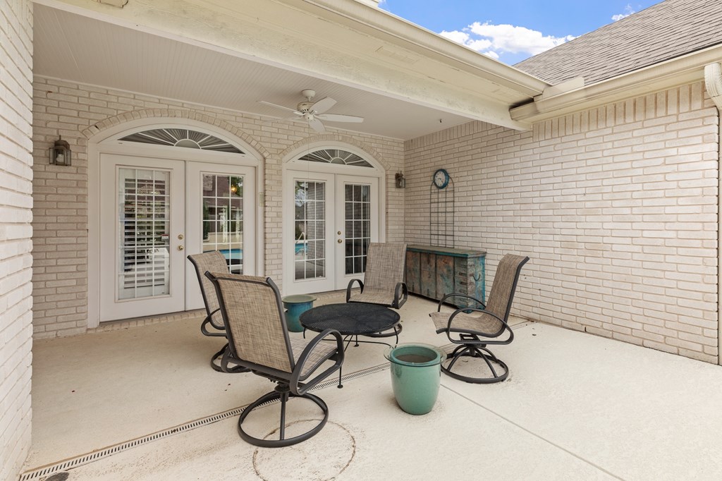 2208 Amberstone