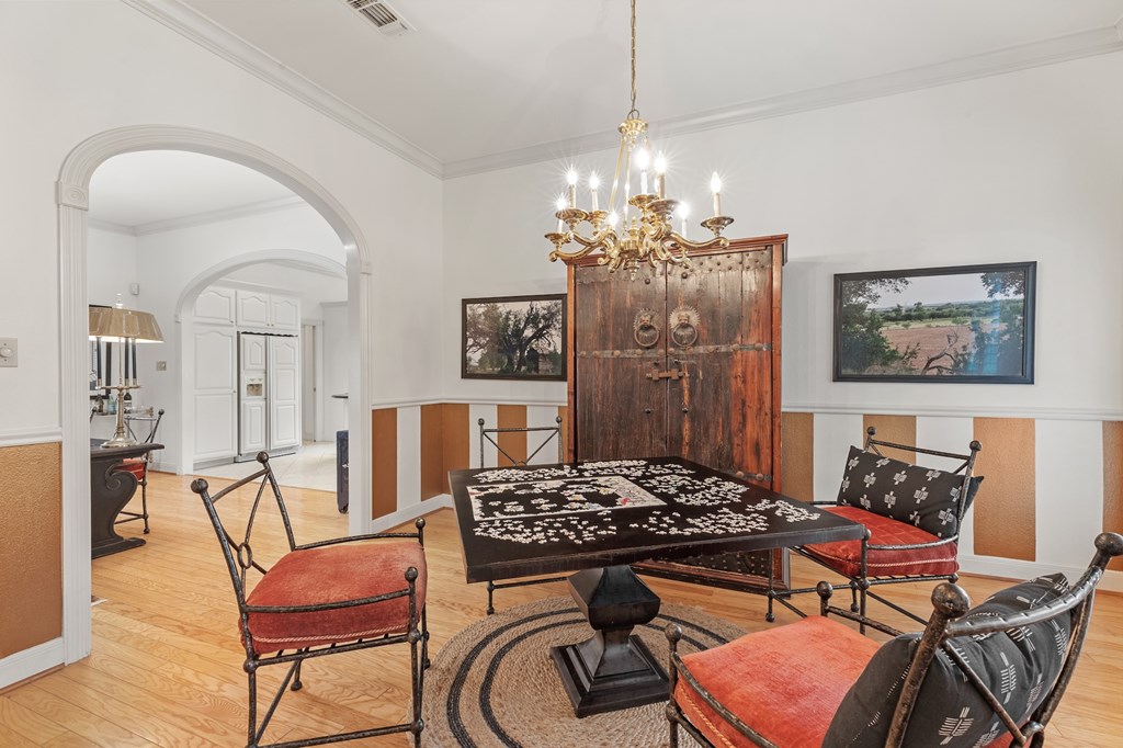 2208 Amberstone