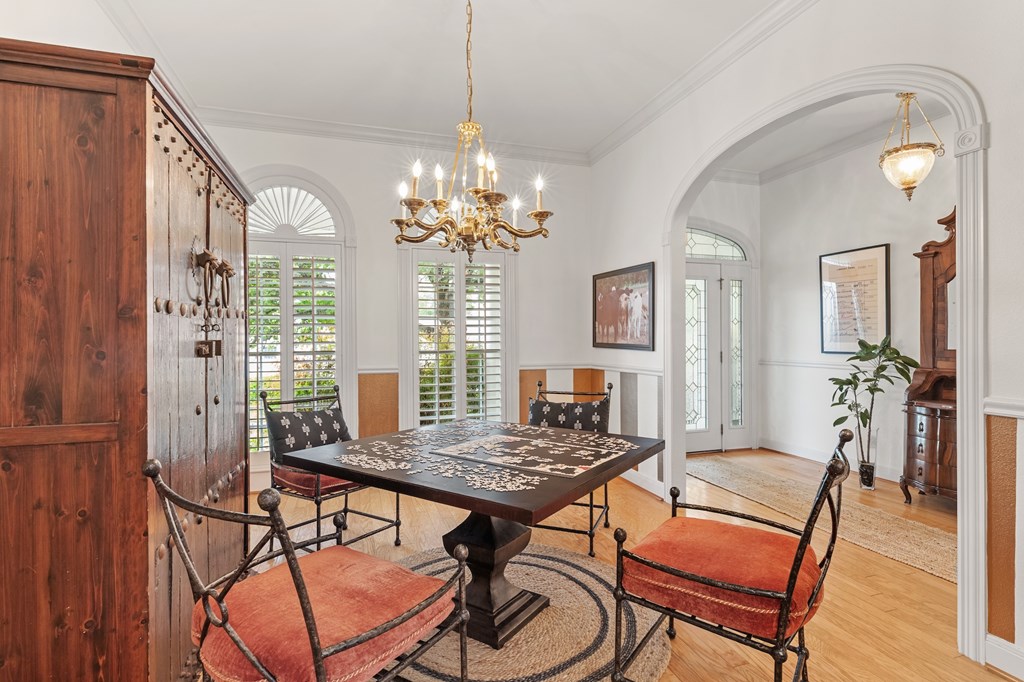 2208 Amberstone