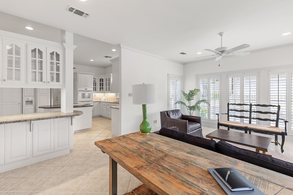 2208 Amberstone