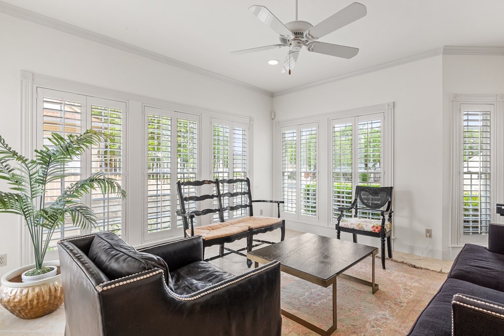 2208 Amberstone