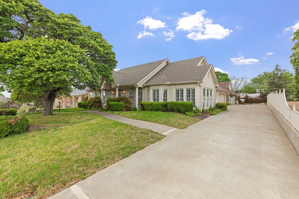 2208 Amberstone