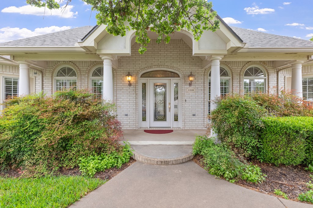 2208 Amberstone