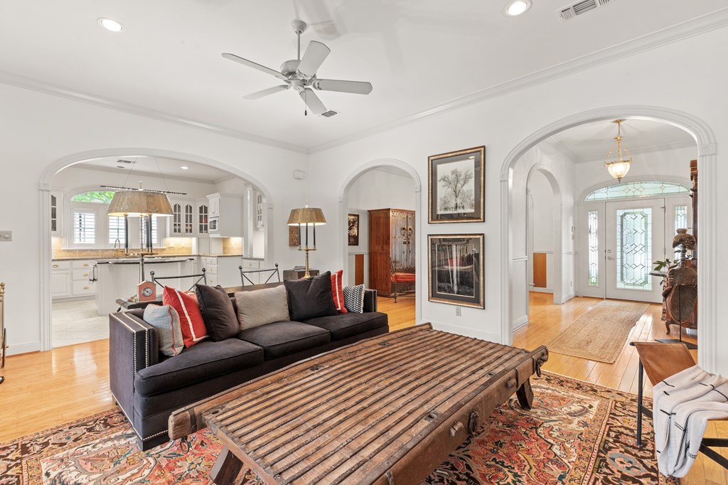 2208 Amberstone