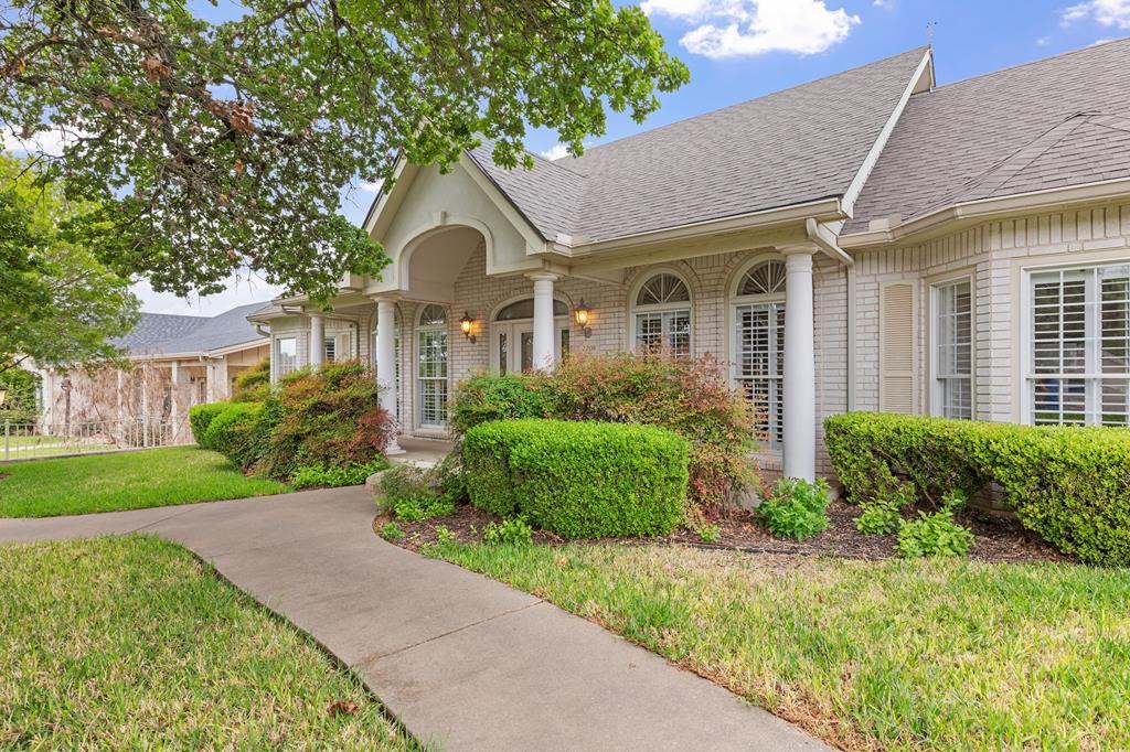 2208 Amberstone