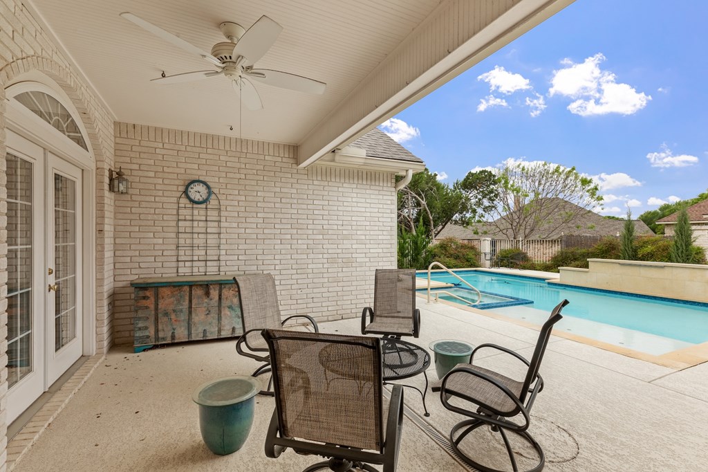 2208 Amberstone