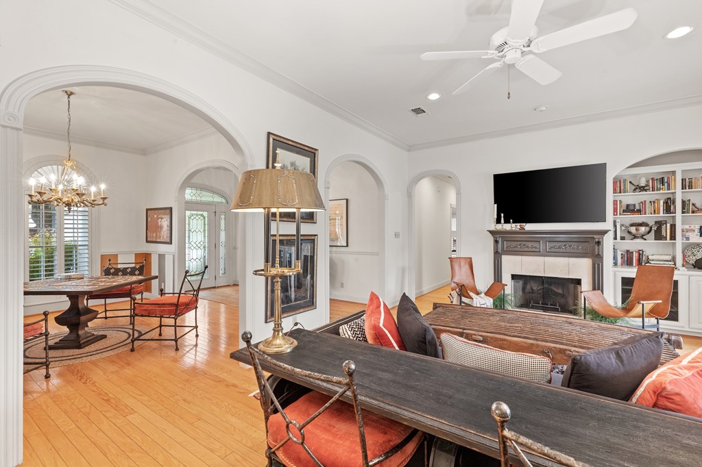 2208 Amberstone