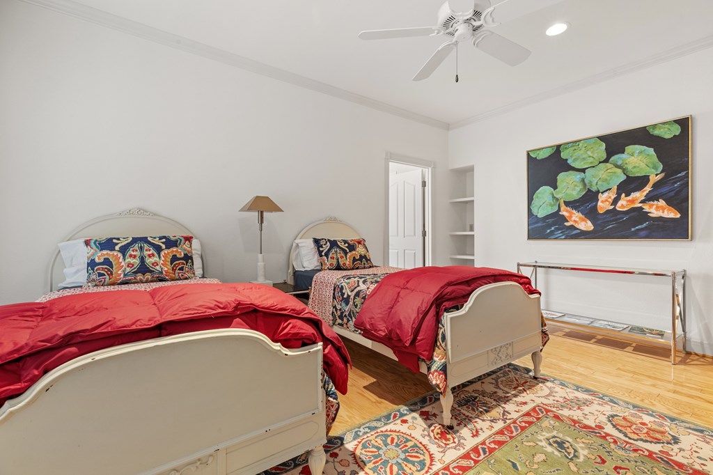 2208 Amberstone