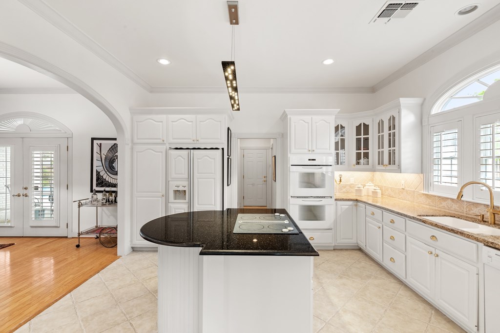 2208 Amberstone
