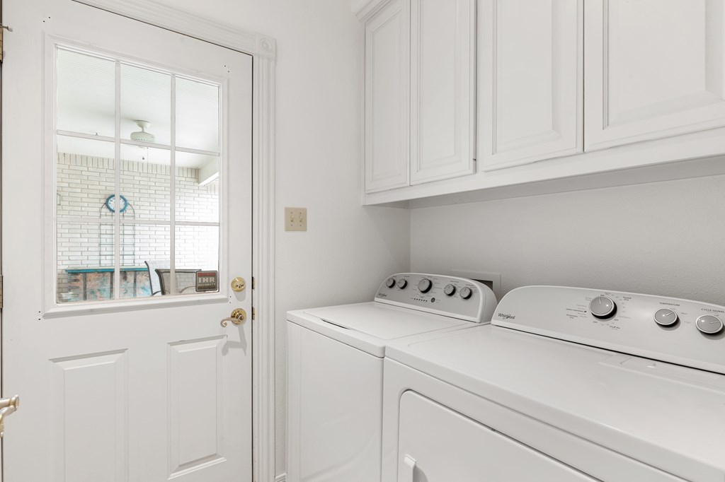 2208 Amberstone